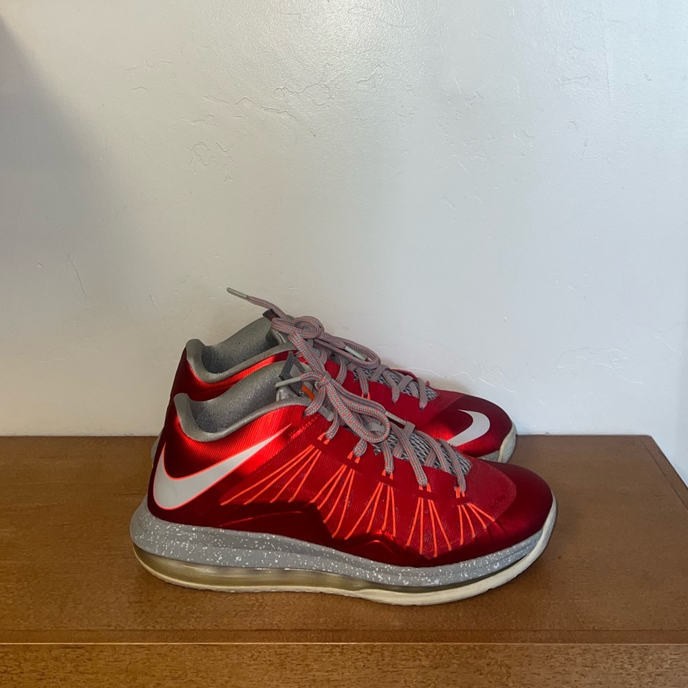 NIKE AIR MAX LeBron X LOW 10 UNIVERSITY RED 579765-600 SNEAKERS Size 8.5